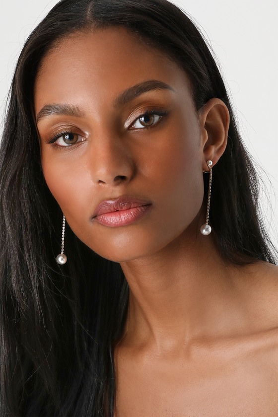 Buy Elegant Teardrop Gold Drop Earrings - Joyalukkas